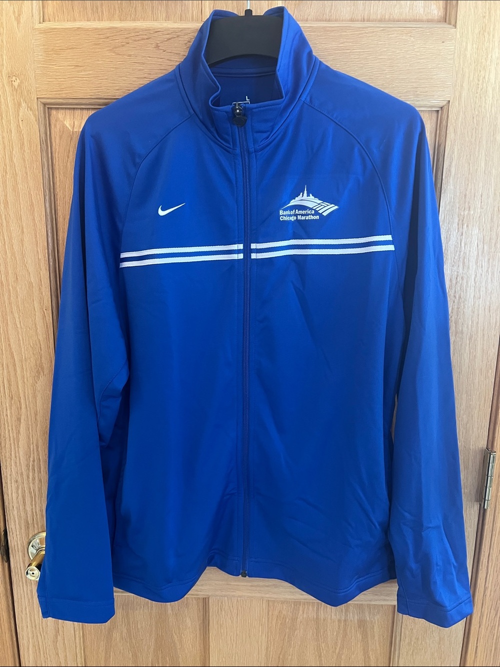 Nike Chicago Marathon Men’s Royal Blue Full-Zip Performance Jacket White Stripes
